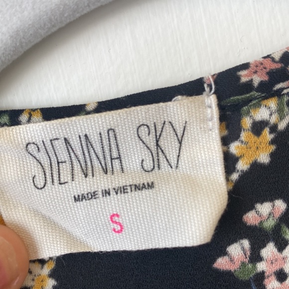 Blouse - Picture 2 of 3